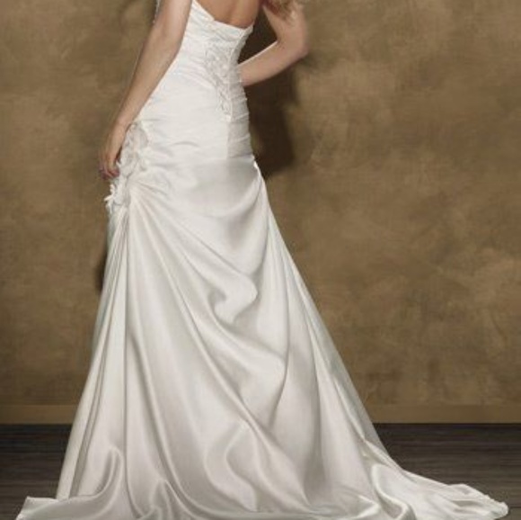 Alfred Angelo Wedding Dress - Picture 4 of 8